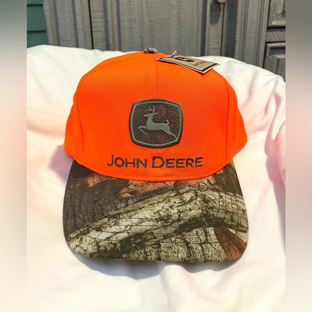 *NEW* JOHN DEERE Baseball Cap - One Size Fits Most - Hunter Orange w/Camo Bill